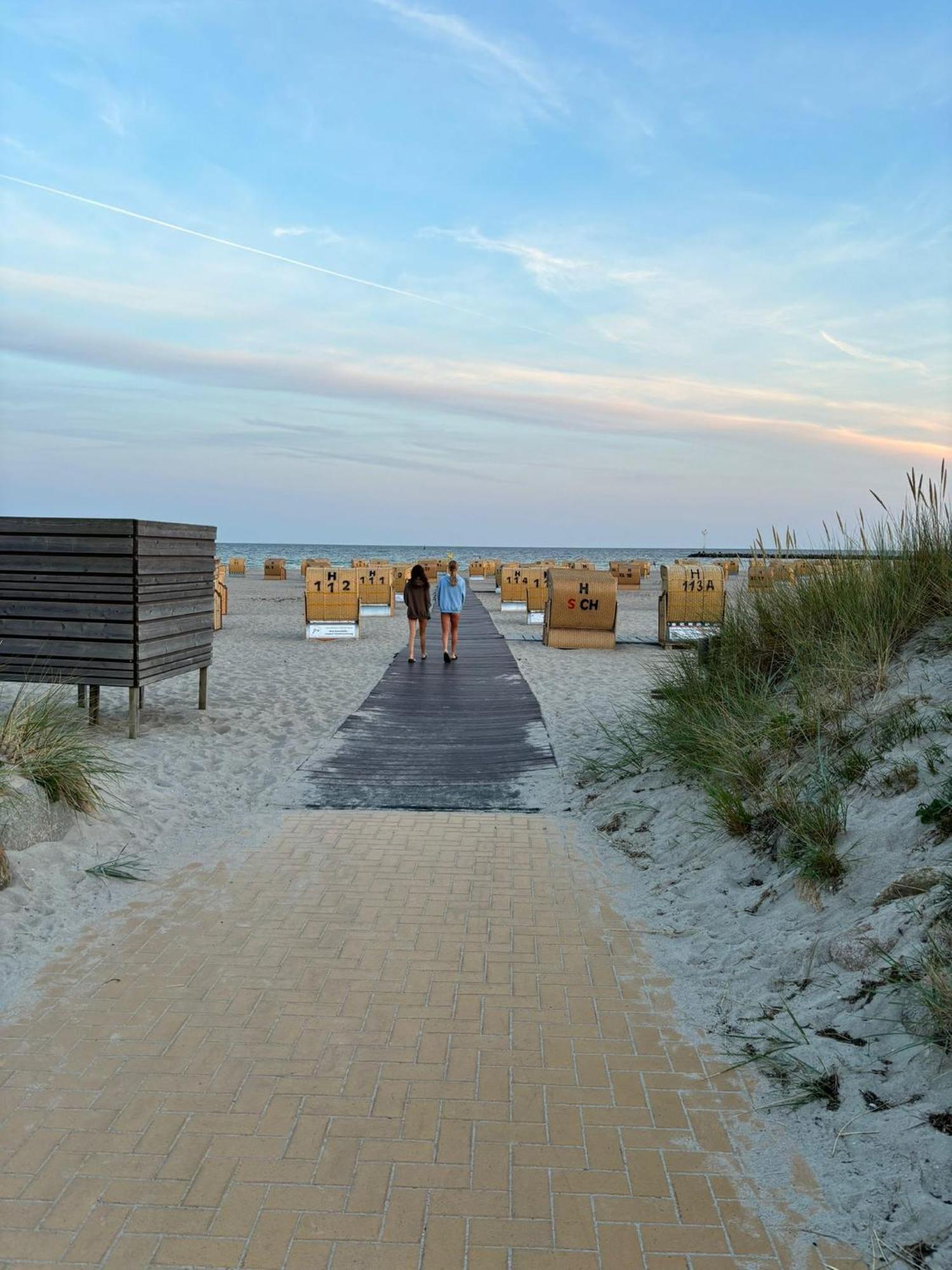 Quartier Suedstrand - Ferienwohnung Mit Meerblick Фехмарн Екстериор снимка