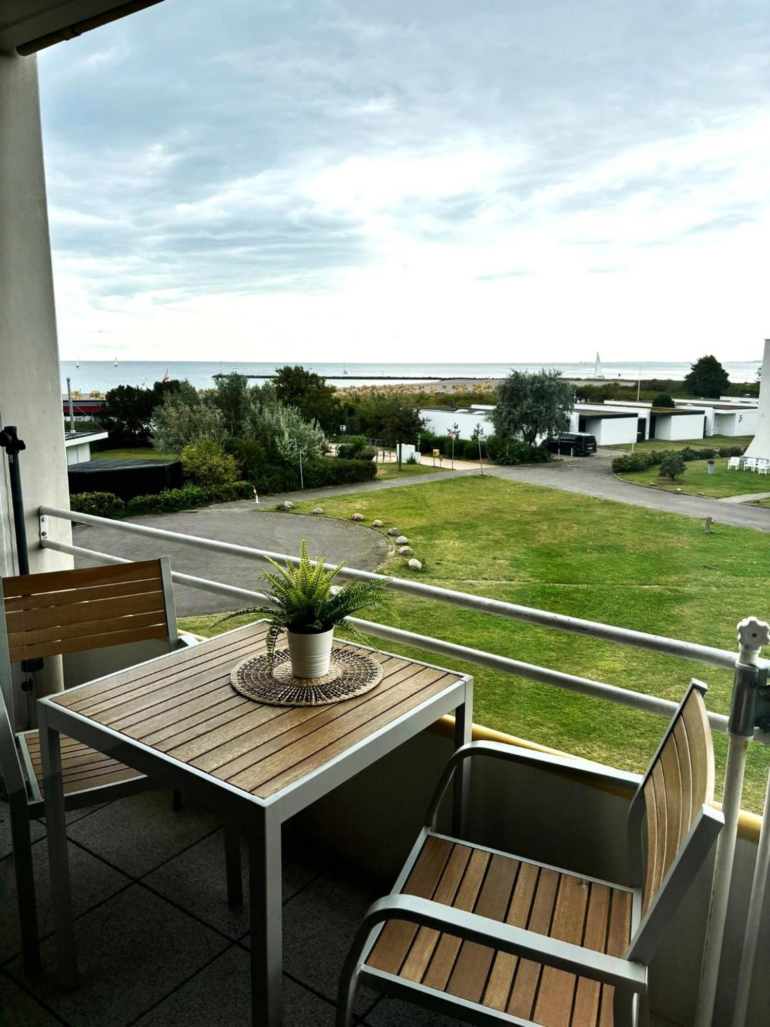 Quartier Suedstrand - Ferienwohnung Mit Meerblick Фехмарн Екстериор снимка